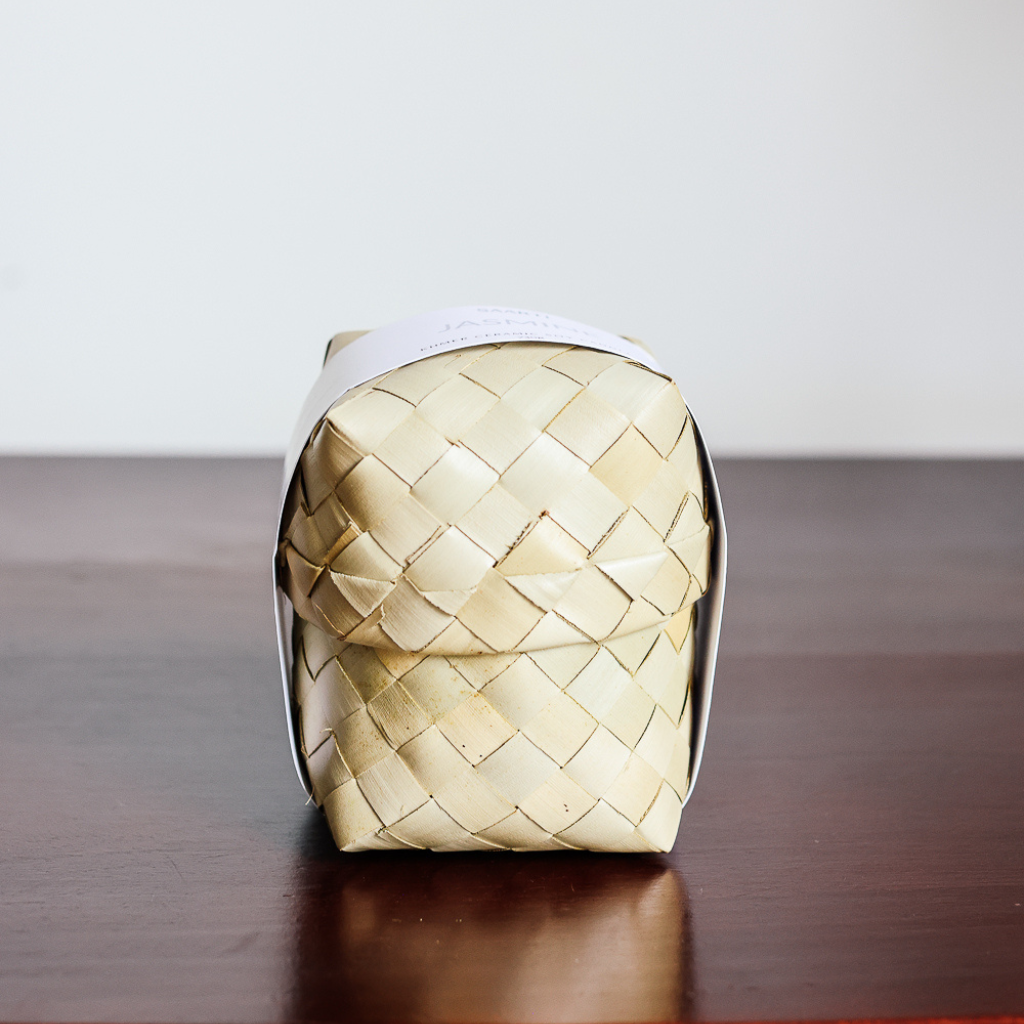 Best shopping Siem Reap Blessing Bowl Candle with soy wax and essential oils handmade in Siem Reap Cambodia. Best gifts in Cambodia, perfect gift for Christmas, best brand , silver alms bowls, natural candle free shipping