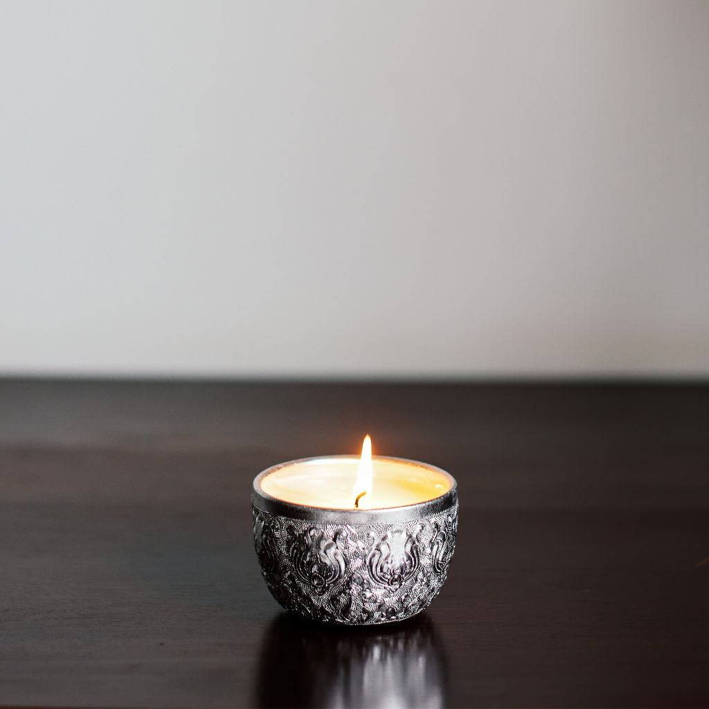 Best shopping Siem Reap Blessing Bowl Candle with soy wax and essential oils handmade in Siem Reap Cambodia. Best gifts in Cambodia, perfect gift for Christmas, best brand , silver alms bowls, natural candle free shipping