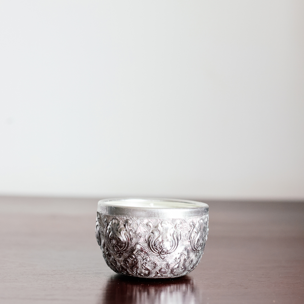 Blessing Bowl Candle with soy wax and essential oils handmade in Siem Reap Cambodia. Best gifts in Cambodia, perfect gift for Christmas, best brand , silver alms bowls, natural candle free shipping