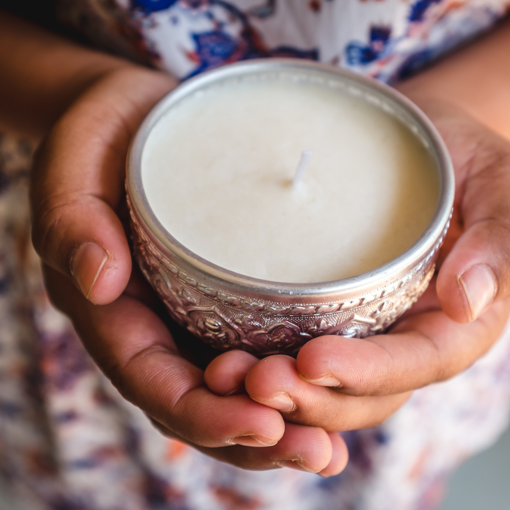 Best shopping Siem Reap Blessing Bowl Candle with soy wax and essential oils handmade in Siem Reap Cambodia. Best gifts in Cambodia, perfect gift for Christmas, best brand , silver alms bowls, natural candle free shipping